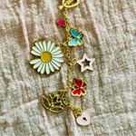 Gold and White Daisy Charm Keychain Photo 2