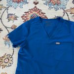 FIGS  Caterina Scrub Top Women's Size Large One Pocket Royal Blue Photo 1