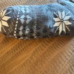 Fashion By Mirabeau NWT Thermal Knit Slipper Socks Snowflakes Grey Photo 2
