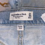 Abercrombie & Fitch  Curve Love High Rise 90s Relaxed Jean Photo 3