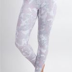 SAVVI Women’s Opal Legging in Opal Sky Sz L White Size L Photo 2