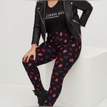 Torrid  Pixie black w/ pink/purple/red Lip Print Leggings Sz 2 (18/20) Photo 2