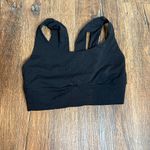 GapFit Medium Impact black sports bra Photo 1