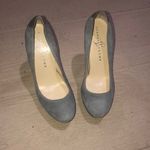 Ivanka Trump  gray pumps Photo 0