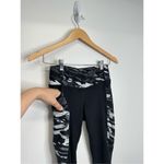 Athleta  Leggins Womens Capri‎ Camouflage Print Black/White Size XS Photo 7