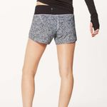Lululemon Run Times Short (4-way Stretch 4") Ditsy Daisy White Black / Black Photo 2