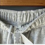 Alo Yoga  XS CUT OFF SWEATPANTS Accolade Straight Leg Sweatpants Photo 3