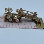 Vintage mule & cart of faux pearl brooch. Spinning wheels. Gold Photo 3