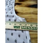 Fun 2 Fun White Feather/Aztec‎ Sleeveless V Neck Shirt Size Small Lightweight Photo 3