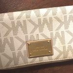 Michael Kors Wallet Photo 0