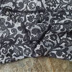 Lululemon  Outrun 17" Crop Mini Cinder Lace White Black / Black Size 4 Photo 7