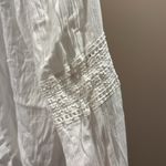 Sun & Shadow White linen style v neck blouse Photo 2