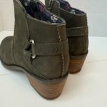 Teva  Women’s Olive Boots size 6 Photo 5