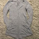 Gray Ribbed Long Sleeve Romper
Size M Size M Photo 1