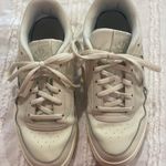 Reebok Sneakers Photo 1