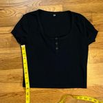 Uniqlo Women’s Small Black Ribbed Short Sleeve Button Crop Top Shirt Top Casual Photo 2