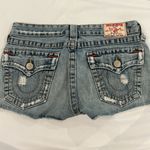 True Religion  women size 27 raw hem Jean shorts 100% cotton Photo 8