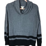 Akini  sweater‎ Photo 0