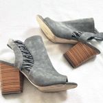 JustFab Kenia Cut Out Heeled Sandal Gray Faux Nubuck Leather Size 7.5 Heels Photo 2