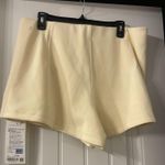 Lululemon  SoftStreme Kick-Flare MR Short 4” Photo 0