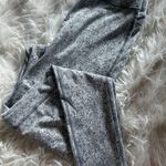 Gymshark | DRY Moisture Management Fleur Texture High Rise Leggings Gray White Photo 2