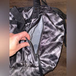 Lululemon Om tote blazer print large Photo 5