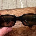 Maui Jim  Stylish Tortoiseshell Sunglasses Photo 1