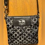 MADISON Black Grey Op Art Stage coach Pleated Crossbody Purse 43430 Photo 1