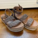 Universal Threads Universal Thread Platform Sandals Photo 0