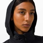 Lululemon Evergreen Anorak – True Navy/Black – Size 6 – Packable Belt Bag Photo 3