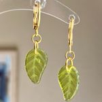 Handmade fairy forest vintage retro aesthetic style simple Czech glass leaf dangle earrings🍃💚 Photo 7