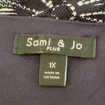 Sami & Jo Blue top with white lace looking flowers.P2P 25.5, length 25-30.5” Size 1X Photo 4