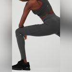 Alo Yoga  High-Waist Cargo Legging Anthracite Size Small Photo 7