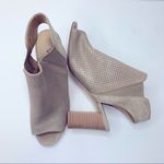 Vaneli‎ Bathild Stacked Block Heeled Tan Sandals Size 9 Photo 8