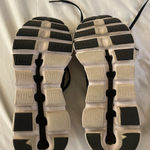 on cloud Swift Running Shoes Photo 4