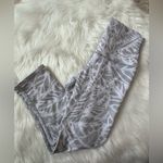 Alo Yoga ALO Size XXS Yoga White Leaf Pattern Leggings Photo 4