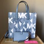 Michael Kors Set Photo 1