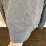 Vuori  Heather Gray Sweatshirt Size Medium with flaws* Photo 6