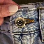 Cotton On  Mom Jean High Rise Light Wash Blue Jean Shorts Frayed Hem Casual Photo 3