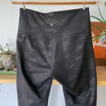 Old Navy Black Camouflage Elevate Legging Size Small Short Photo 4