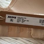 SKIMS Wireless Form T-shirt Bra Sand Size 34C Photo 5
