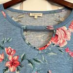 Women’s Super Cute Floral Top with Stretch Size M Photo 2