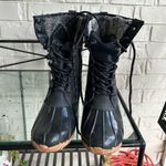 Boots Size 6 warm rain Preowned. Minor wear. Photo shows wear. Still GREATboots Photo 2