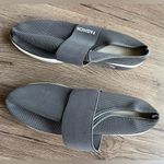 None Women’s Gray Slip-On Fashion Shoes 10.5 Photo 2