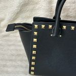 Michael Kors MK gold studded black handbag with heart keychain 🖤 Photo 6