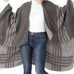 BB Dakota poncho Photo 2