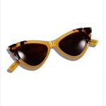 Pared piccolo and grande sharp cat eye Sunglasses Yellow Photo 1