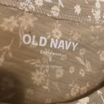 Old Navy  Everyday Wear Women’s Short Sleeve Tee Size Small Tan/White NWT Photo 3