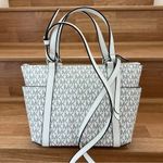 Michael Kors Sullivan Signature Logo Small Top Zip Tote Bag In Optic White Photo 2