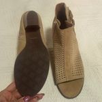 Vionic  Women's Aloft Chryssa Light Sand Perfed Suede Pumps sandals 6.5 M Photo 5